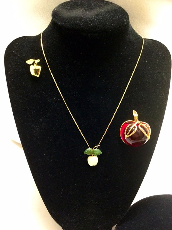 Vintage Sarah Coventry Apple With Apple Tie Tack P