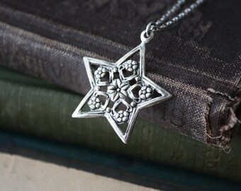 Flower Star Necklace