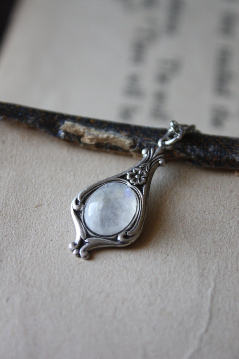 Collar De Cuentas De Piedra Lunar Rosa Con Colgante En Plata De Ley