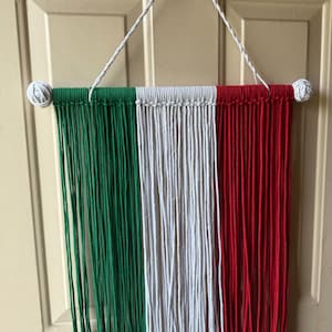Bandera italiana de macramé