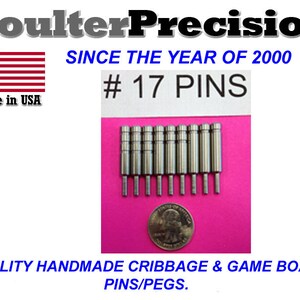 Peut inclure: Un ensemble de 17 pions de cribbage en métal argenté sur un fond rose. Le texte "# 17 PINS" est visible sur une étiquette blanche. Le texte "SINCE THE YEAR OF 2000" est visible sur une étiquette blanche. Le texte "Coulter Precision" est visible en haut de l'image. Le texte "Made in USA" est visible sur une étiquette blanche.