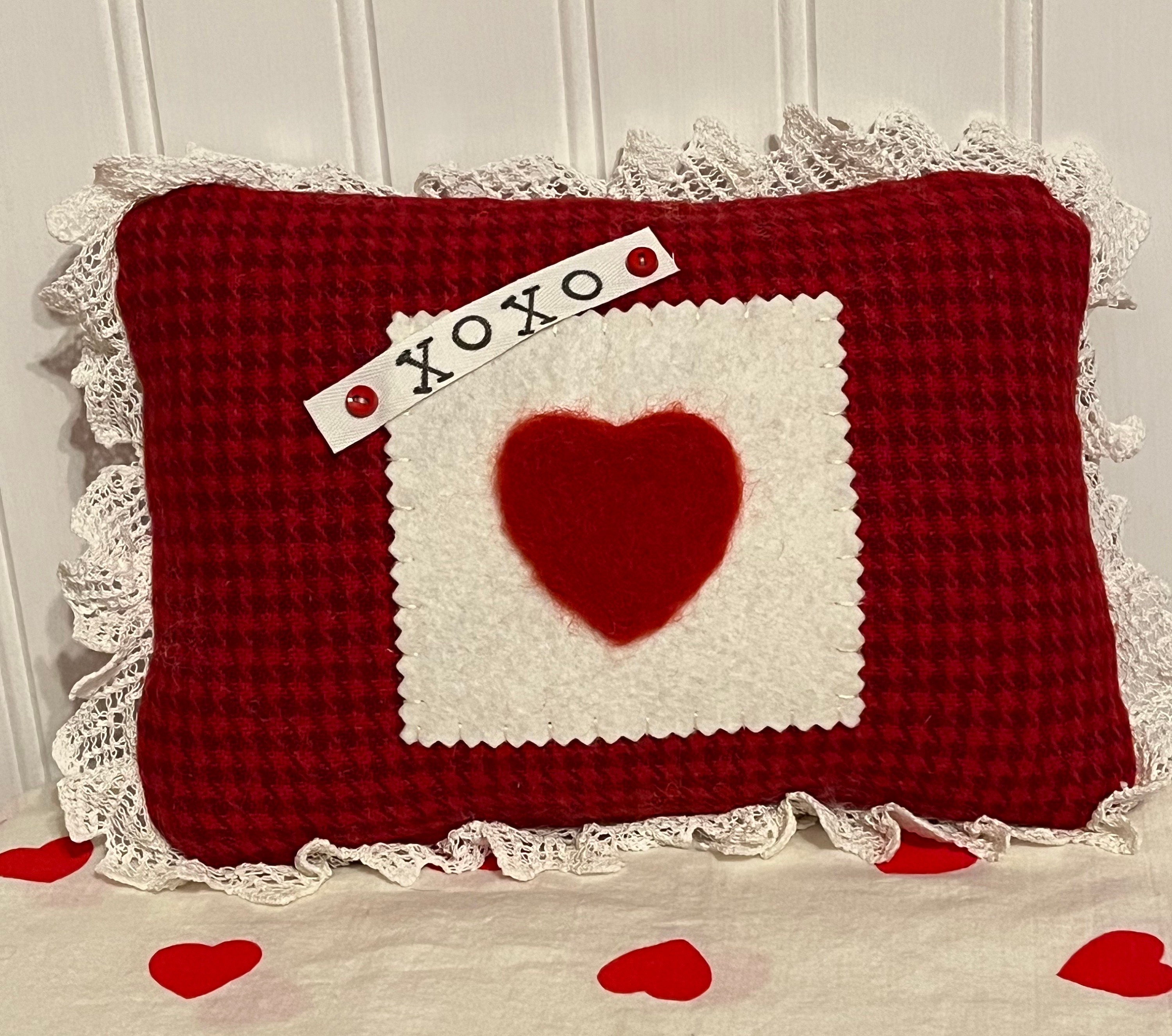 Wool Applique Pattern jacobean Heart Embroidery Pattern Sachet Pin Cushion  Tuck Pillow Pincushion Bowl Filler Felted Hand Dyed Wool Fabric 