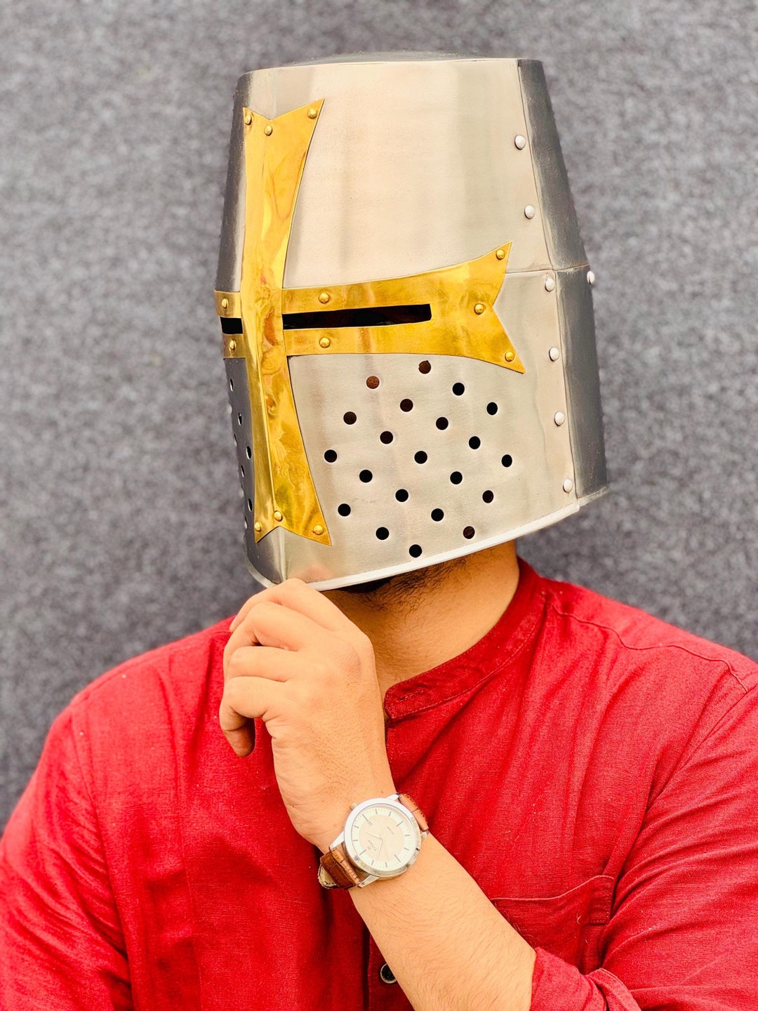 Acquista Costume medievale indossabile da cavaliere crociato completo di armatura da collezione in Italia a partire da 425