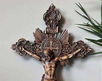 Crucifijo tallado, crucifijo católico, cruz de madera, decoración religiosa. Tamaño 10 x 5,7 hasta 26 x 14,8 pulgadas.