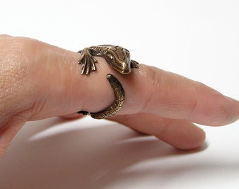 Komodo Dragon Ring, body wrap around finger (br)