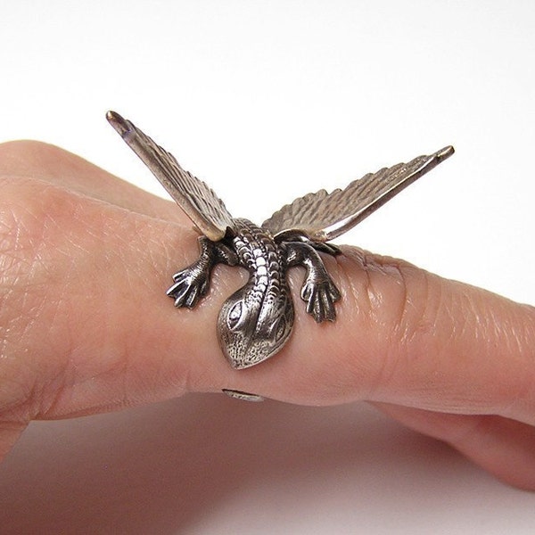 Dragon Ring, dragon body wrap around finger (sw)