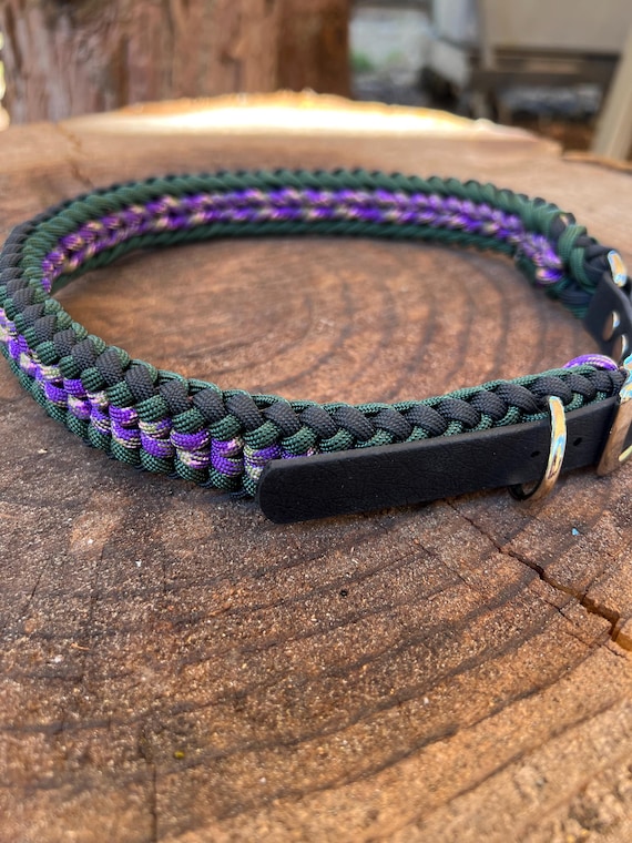 幅広パラコードとバイオセイン製の犬用首輪。21～23インチに対応。首