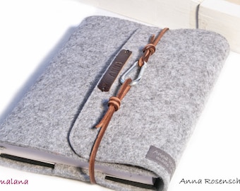 personalized calendar cover / notebook cover gray, made of felt with embossed name brown leather strap carabiner gift book letters