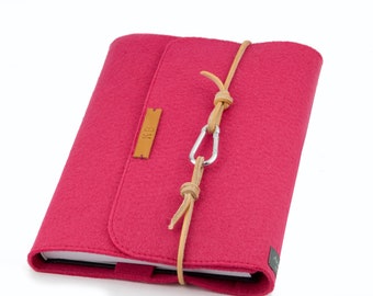 personalized pink calendar case / notebook sleeve, A5 felt with embossed name brown leather strap carabiner gift book letters