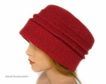 Chapeau laine rouge avec plis rainures coutures capuchon