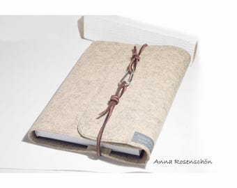 Personalized A5 calendar or notebook cover, beige melange felt with leather-embossed name and leather strap closure, gift