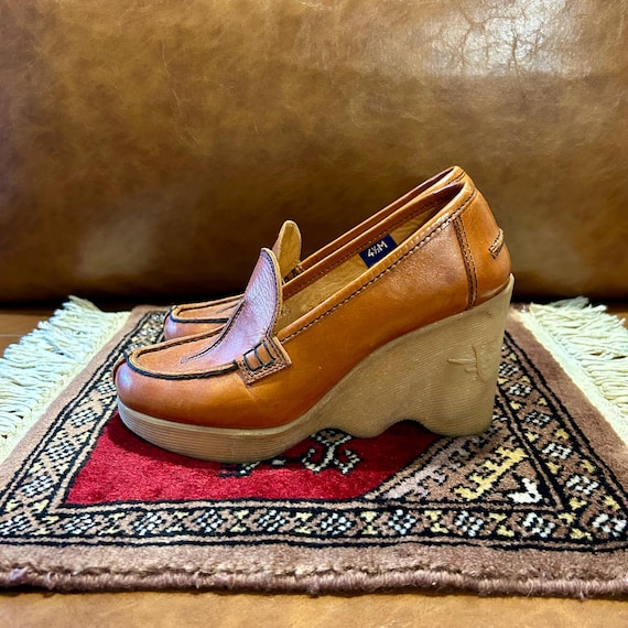 Famolare Hi-Up Wavy Wedge Heels Brown Womens Vintage 70s Size 4.5 Narrow Shoes