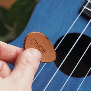 Personalised leather ukulele plectrum, ukulele gift, ukelele pick, birthday gift, music gift image 1