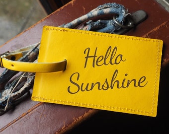 Étiquette de bagage en cuir jaune, étiquette bonjour soleil, cadeau en cuir, cadeau de voyage, étiquette de bagage, cadeau de vacances, voyage personnalisé