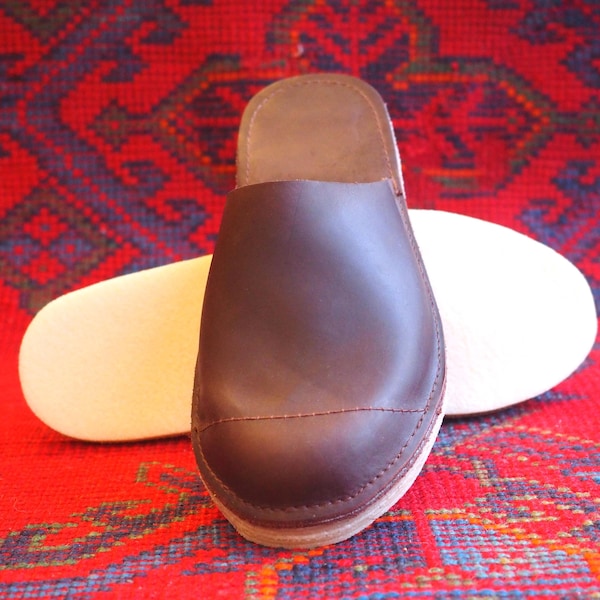 Personalized men's leather slippers, handmade slipper, personalised slippers, Christmas gift, size 13 slippers, size 14 slipper size 15