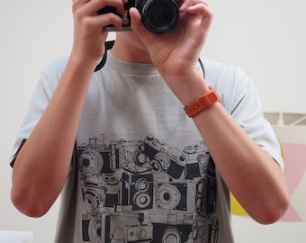 Vintage SLR camera print t shirt, photographer gift, tech gift, camera gift, gift for him, Camera t shirt