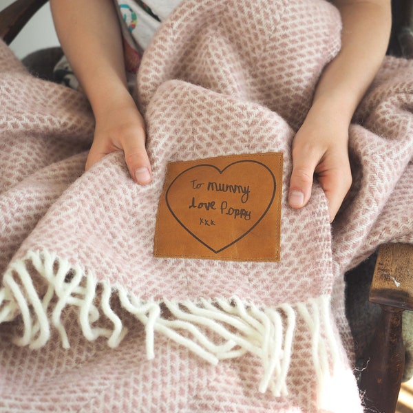 Woollen throw personalized with a leather patch with your handwritten message, personalized blanket, Mother's Day gift, Mothering Sunday