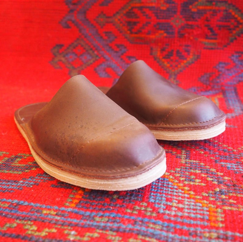 Personalized men's leather slippers, handmade slipper, personalised slippers, Christmas gift, size 13 slippers, size 14 slipper size 15 image 4