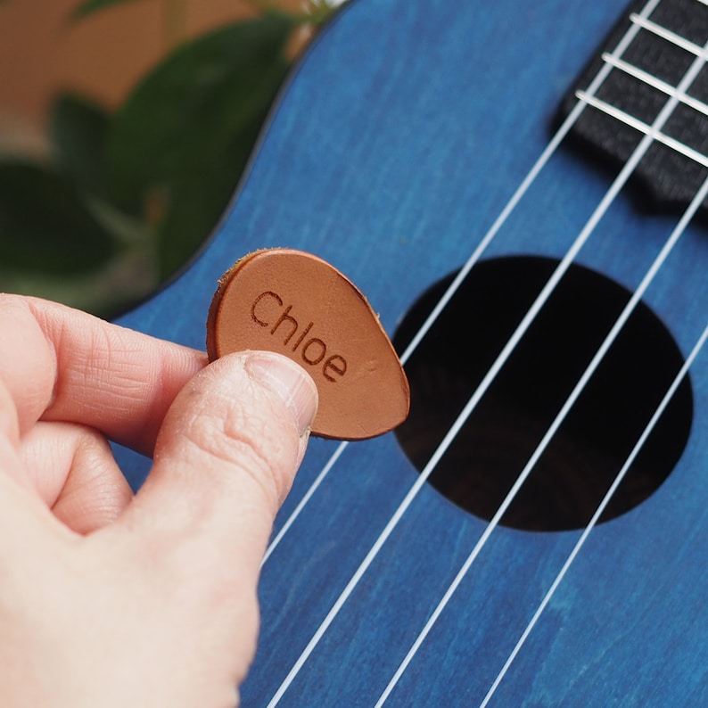 Personalised leather ukulele plectrum, ukulele gift, ukelele pick, birthday gift, music gift image 1