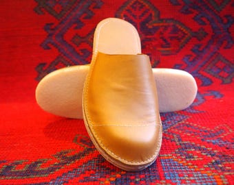 Personalized tan men's leather slippers, handmade slipper, personalised slippers, Christmas gift, size 13 slippers, size 14 slipper size 15