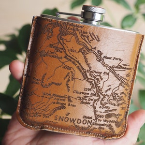 Carte personnalisée de flasque beige de snowdon dans une boîte cadeau, carte OS Snowdonia, cadeau carte personnalisé flasque, cadeau carte, cadeau fête des pères