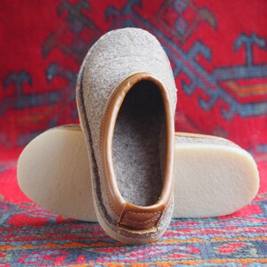 Filzpantoffeln, kuschelige Wollpantoffeln, Gummisohle, Lederbesatz
