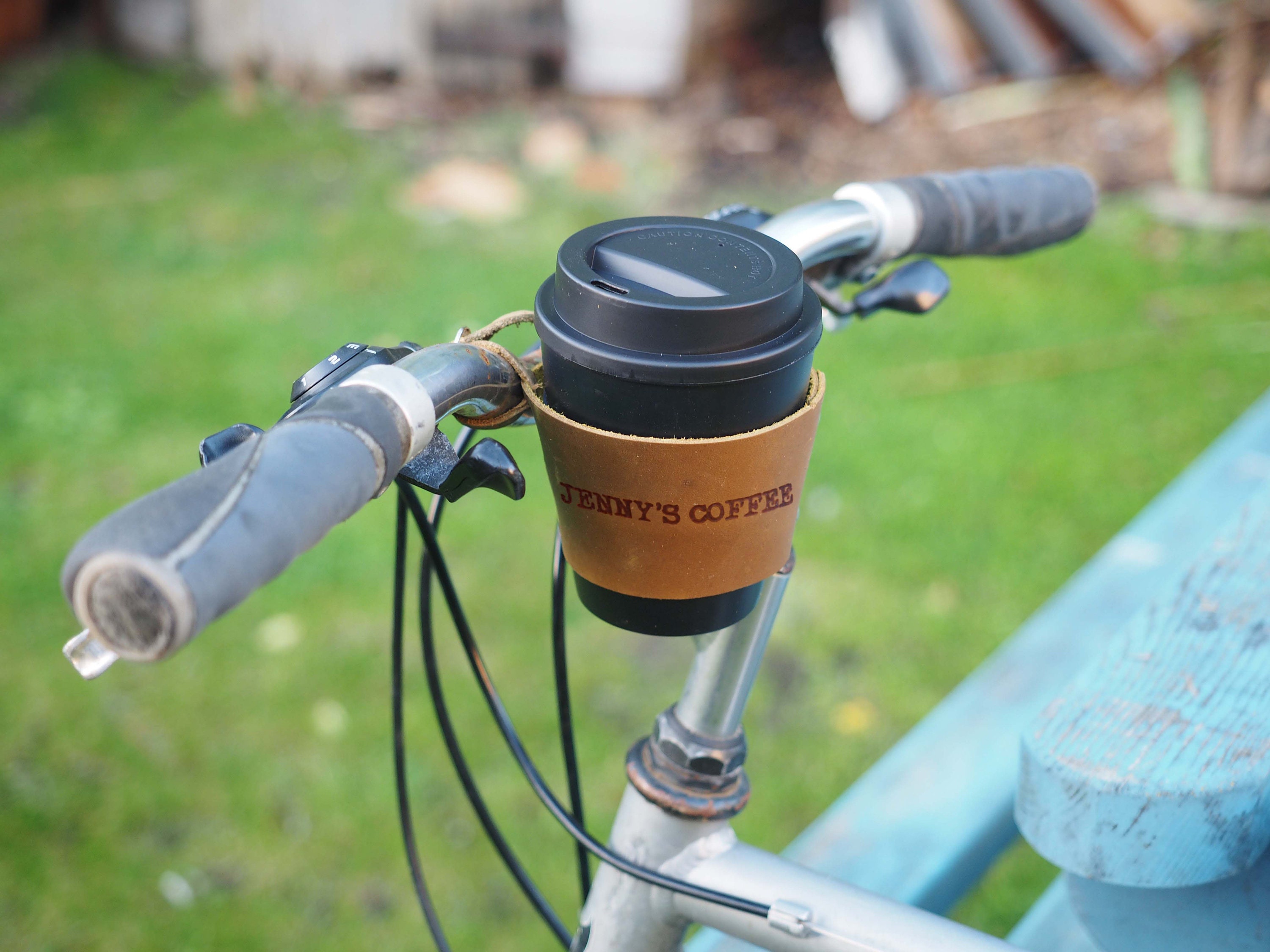 omhelzing Ga wandelen Tirannie Personalized leather bike coffee cup holder with reusable cup - Etsy België