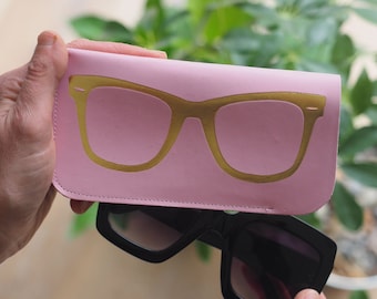 Leather sunglasses case in pink & gold, glasses case, leather gift, gift for her, holiday, pink secret santa, reading glasses christmas gift