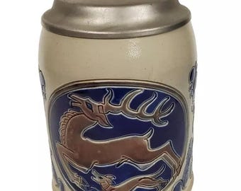 Boccale Goebel Merkelbach con smalto al sale e coperchio in peltro con cervo e cane saltellanti