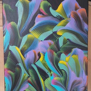 Magnífica pintura acrílica con técnica de vertido en cadena y acabados metálicos.