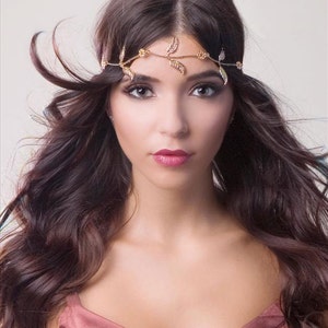 Interlinked gold metal flower and leaf design headband