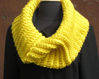 Chunky Crochet Cowl Pattern: Ladies Winter Scarf (PDF Pattern)
