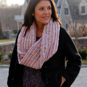 Instant Download PDF Crochet Pattern, Ladies Moebius Cowl Womens Mobius Infinity Scarf image 1