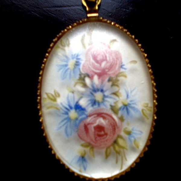 Vintage Necklace Dainty Hand Painted 50s Daisy's an Roses Pendant 50s