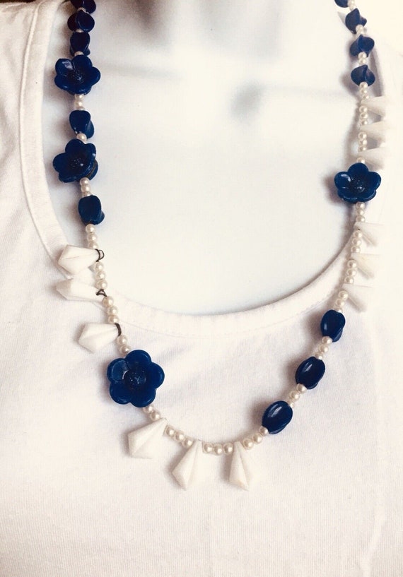 Vtg Necklace Cobalt Royal Blue Flowers Faux Pearl… - image 9