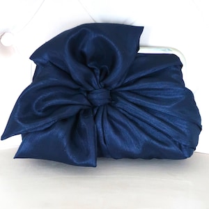 Cartera de mano con lazo azul marino, accesorios de novia, cartera de mano para novia, cartera de mano para dama de honor, cartera tipo sobre, algo azul