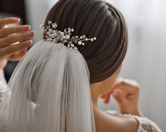 Wedding veil With Beaded Comb, Bridal Veil, Minimalist Tulle Veil, Ballet Veil, Waltz Veil, Wedding Accessories, Handmade