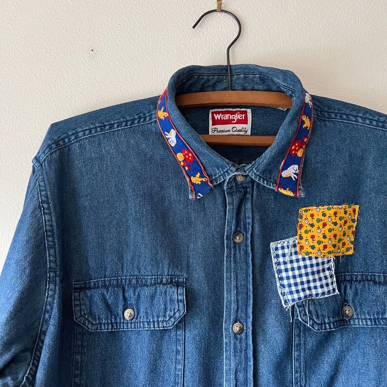 upcycled hongo floral reelaborado patchwork manga larga denim jean camisa tamaño L Edgy Reciclado angustiado Único en su tipo hecho a mano imagen 3