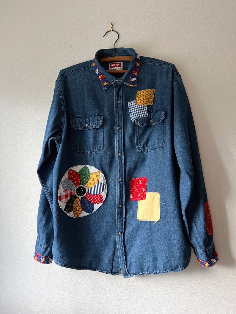 upcycled hongo floral reelaborado patchwork manga larga denim jean camisa tamaño L Edgy Reciclado angustiado Único en su tipo hecho a mano imagen 1