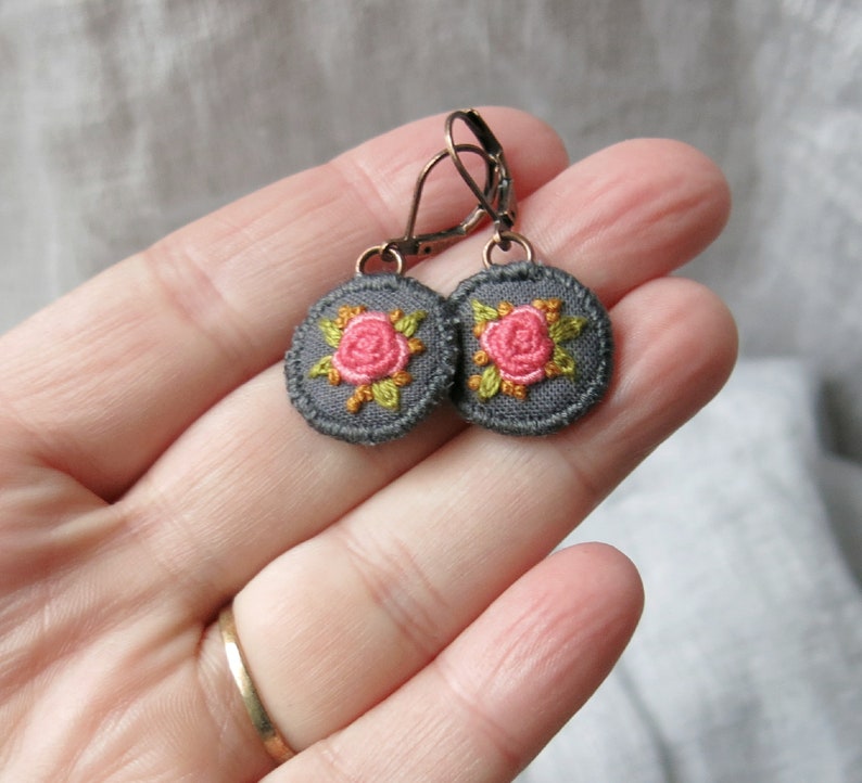 Boucle d'oreille pendante florale rose rose, boucle d'oreille goutte de broderie florale à la main, sans nickel de plomb, bijoux de style Boho, cadeau pour maman, cadeau pour elle image 6