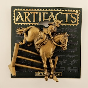 JJ Jonette Equestrian Rider Jumping Fence Vintage Bronze Brooch Pin, Horse, Artifacts Brand pin