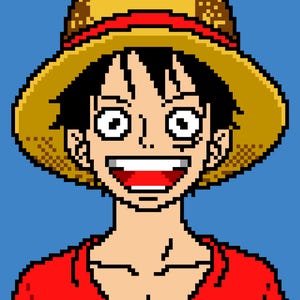 Könnte beinhalten: Pixelige Illustration eines lächelnden Charakters mit schwarzen Haaren, der einen Strohhut mit rotem Band und ein rotes Hemd vor blauem Hintergrund trägt. Die Figur hat große, ausdrucksstarke Augen und einen offenen Mund.