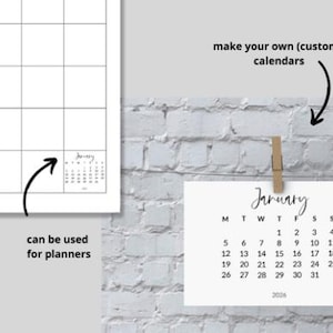Könnte beinhalten: Eine weiße Kalenderseite mit Rasterlayout und einem kleinen Januar 2026 Kalender. Eine separate weiße Karte zeigt den Monat Januar, gehalten von einer Holzklammer. Text lautet "make your own (custom) calendars" und "can be used for planners."