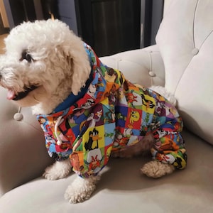 Waterdichte pet-jumpsuit met cartoonprint en capuchon – kleurrijke honden- en kattenoutfit