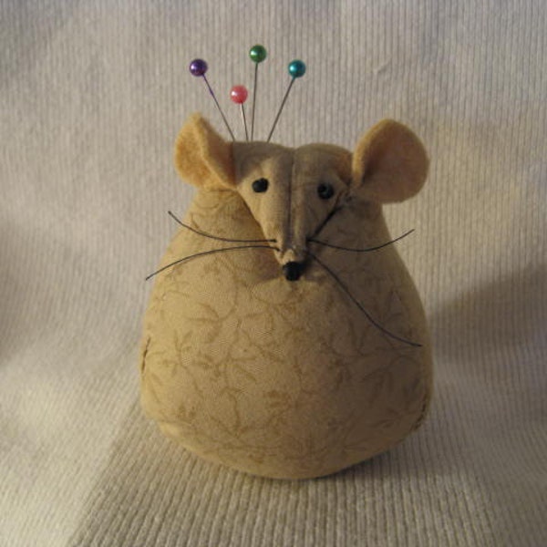 Little mouse pincushion