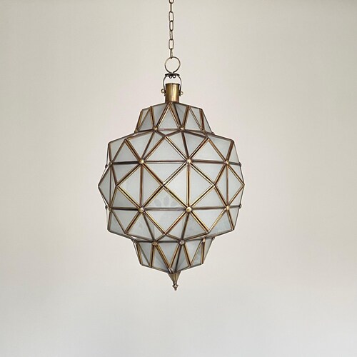 Suspension marocaine faite main : verre laiteux et lanterne en laiton