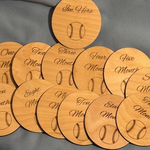 Cartes jalons bébé garçon, 1-12 mois + Je suis là. Cadeau de baby shower, cadeau pour bébés, cadeau pour baby shower, événements marquants du mois de baseball pour bébé