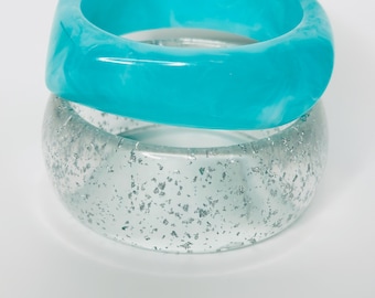 Brazalete de resina turquesa y transparente, joyería Boho Chic, brazalete grande de resina hecho a mano.
