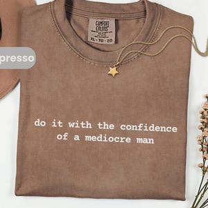 Camiseta feminista divertida para empoderar a las mujeres, &quot;Hazlo con la confianza de un hombre mediocre&quot;, &quot;Girl Power&quot;, &quot;Camiseta con colores cómodos&quot;