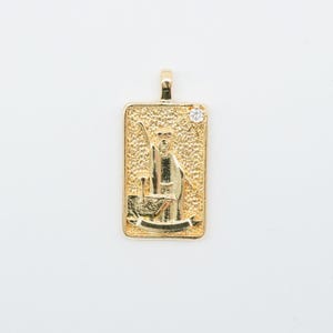 Gold Tarot Stil CZ Pave Anhänger - Religiöser Charm mit Figuren Design - Rechteckiger Micro CZ Pave Charm Verbinder